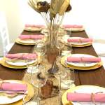 Holzbohlen-Tisch mieten Holzbohlen-Tisch dunkel lasiert mieten